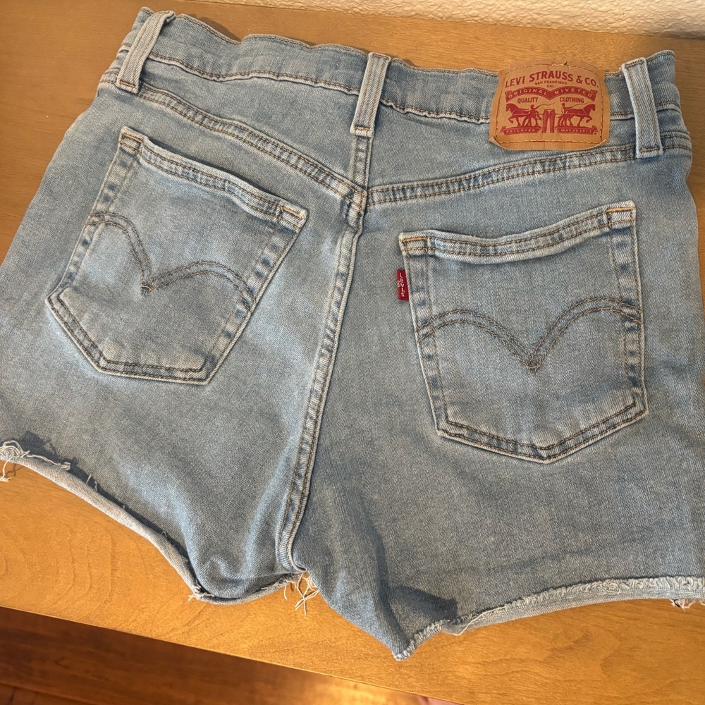 High Rise Levi short size 28